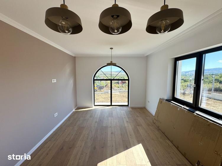 Casă cu 3 camere cu Teren 400 Mp în Ciurea