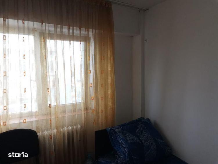 Apartament cu 4 camere decomandat în Fărcășești