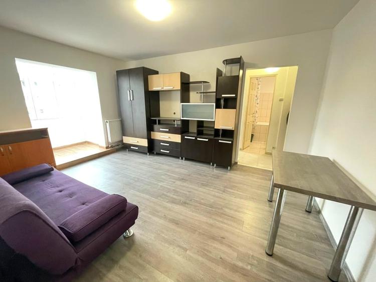 Apartament cu 2 camere semidecomandat, mobilat în Baza 3