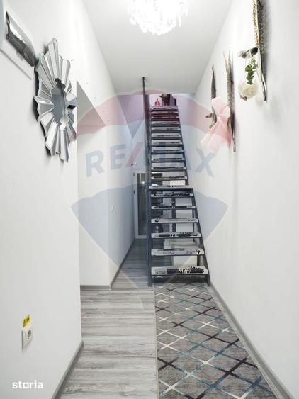 Casă cu 9 camere cu Teren 370 Mp în Central