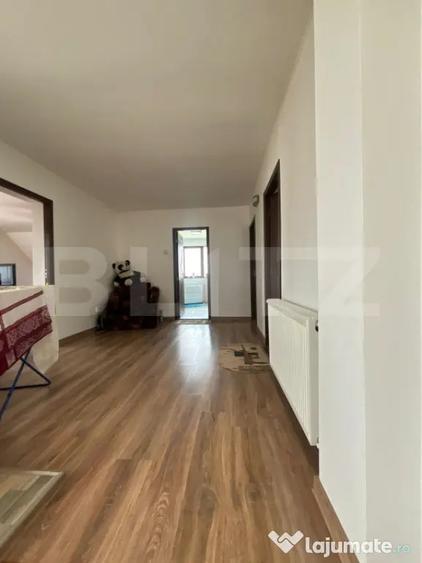 Casă cu 5 camere cu Teren 1000 Mp în Central