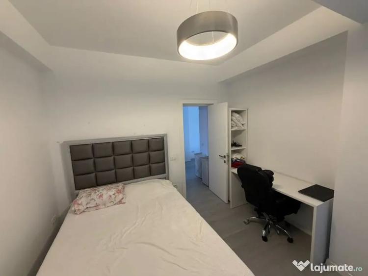 Apartament cu 3 camere semidecomandat în Calea Severinului
