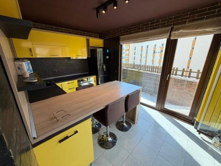 Apartament cu 3 camere semidecomandat în Nerva Traian