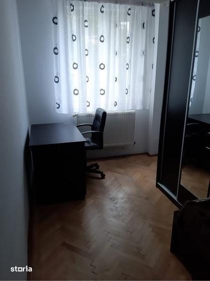 Apartament cu 3 camere semidecomandat în Calea București