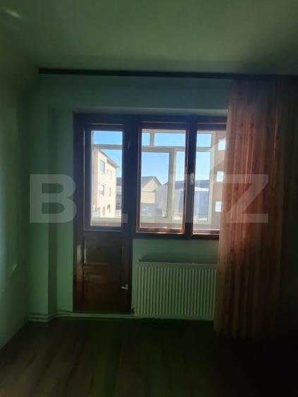 Apartament cu 3 camere semidecomandat, mobilat în Iernut
