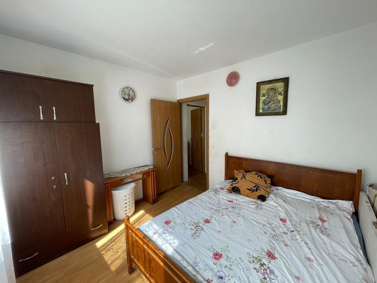 Apartament cu 3 camere semidecomandat în Păcurari