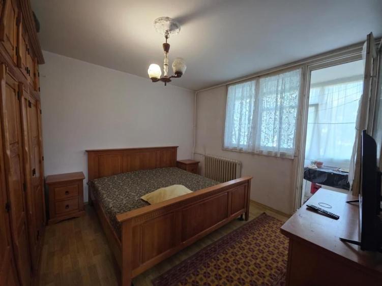 Apartament cu 3 camere în Drumul Taberei