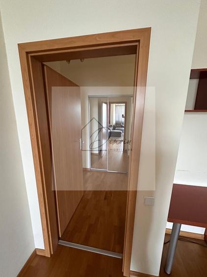 Apartament cu 3 camere decomandat, mobilat în Central