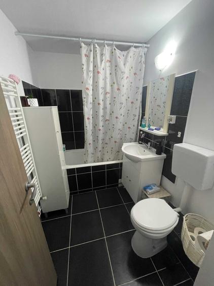 Apartament cu 3 camere decomandat în Alfa