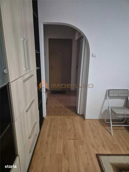 Apartament cu 2 camere semidecomandat, mobilat în Dacia