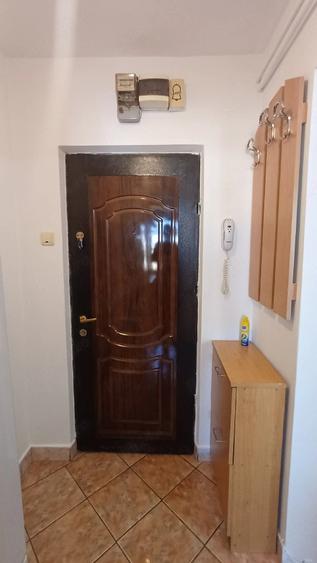 Apartament cu 2 camere semidecomandat în Giurgiului