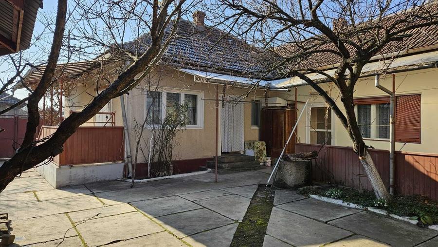 Casă cu 4 camere în Central