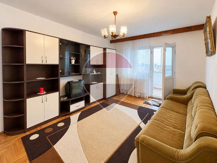 Apartament cu 3 camere decomandat în Gemenii
