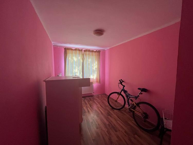 Apartament cu 4 camere decomandat în Micro 39