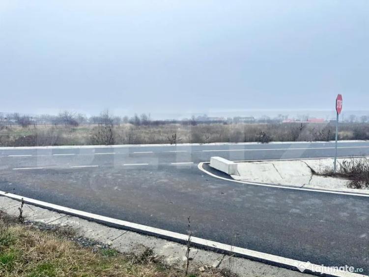 Teren de 7200 mp, în Central