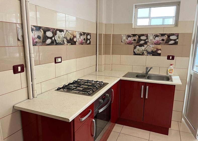 Apartament cu 4 camere decomandat, mobilat în Ultracentral