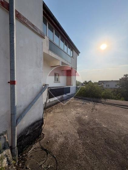 Casă individuală cu 10 camere cu Teren 1109 Mp în Bariera Vâlcii