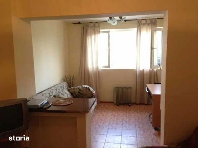 Garsonieră decomandată în Cișmigiu