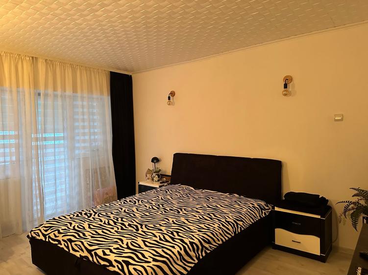 Apartament cu 3 camere decomandat în Sud