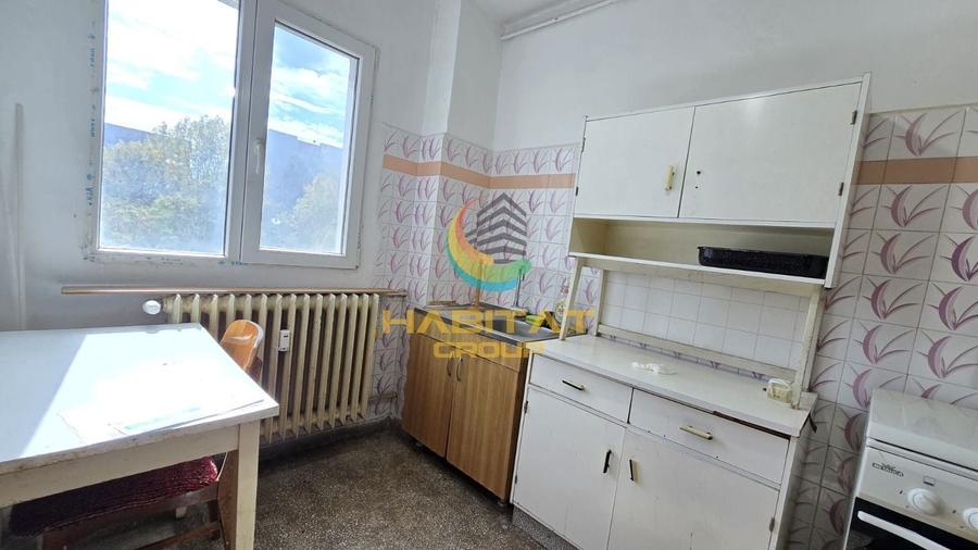 Apartament cu 3 camere decomandat, mobilat în Alexandru Obregia