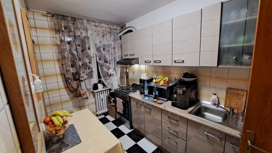 Apartament cu 4 camere semidecomandat în Lacul Tei