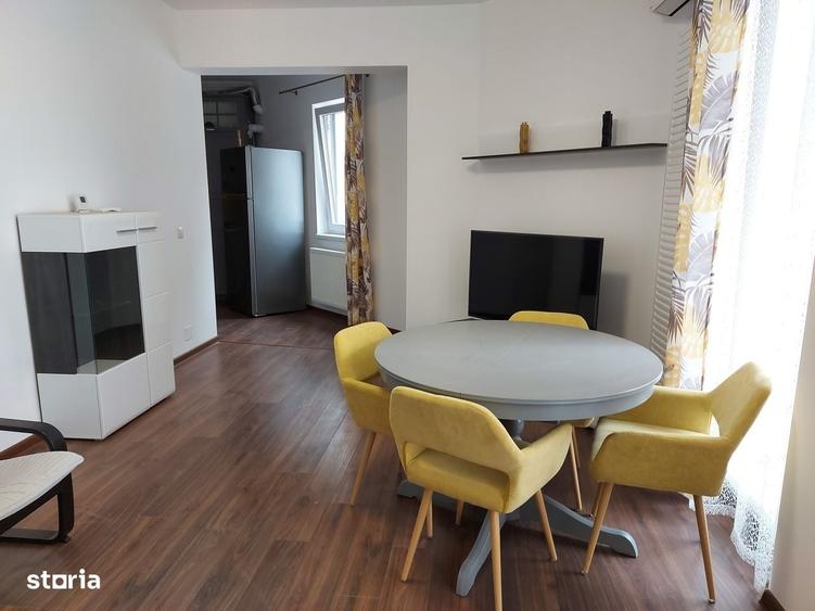 Apartament cu 3 camere semidecomandat în Politehnica