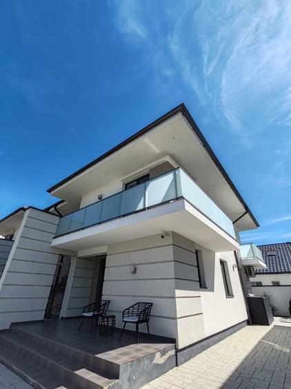 Duplex cu 4 camere cu Canalizare în Exterior Vest
