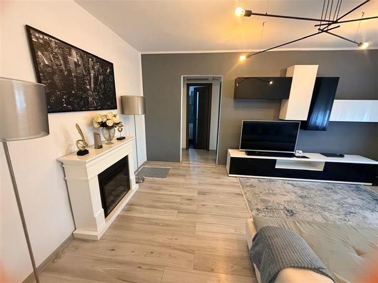 Apartament cu 3 camere decomandat, mobilat în Alexandru cel Bun