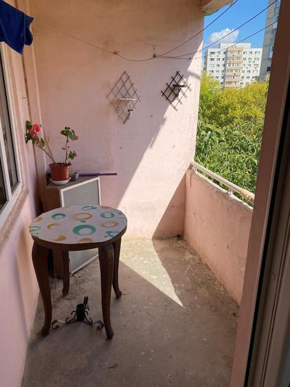 Apartament cu 3 camere decomandat în Drumul Taberei