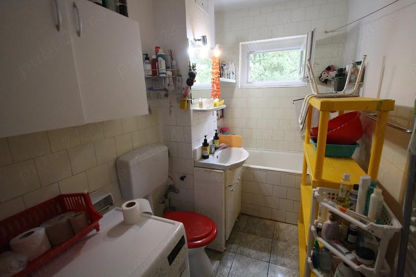 Apartament cu 3 camere decomandat în Girocului