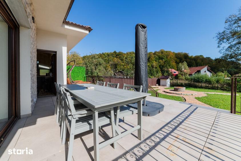Casă cu 5 camere cu Teren 808 Mp în Dârste