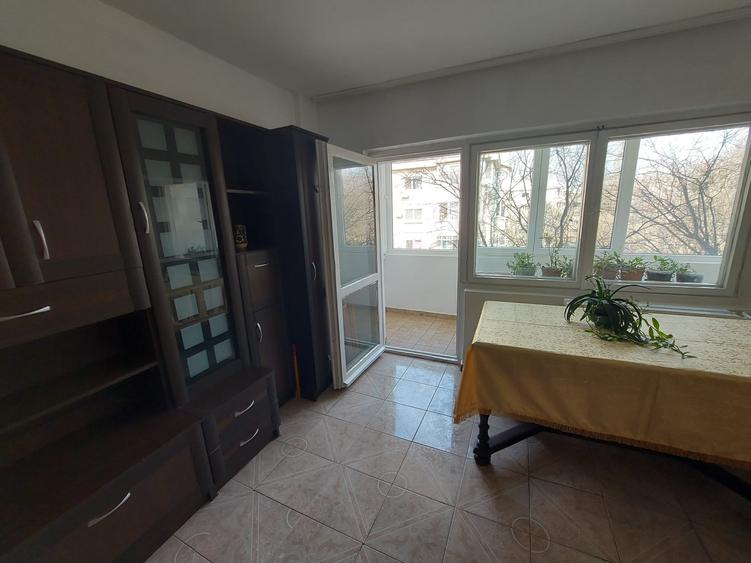 Apartament cu 4 camere decomandat în Vitan Mall