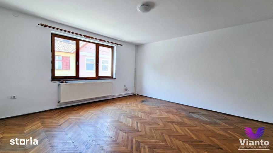 Casă cu 5 camere cu Teren 483 Mp în Trei Stejari
