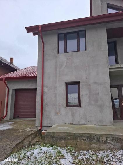 Casă cu 6 camere cu Teren 517 Mp în Central