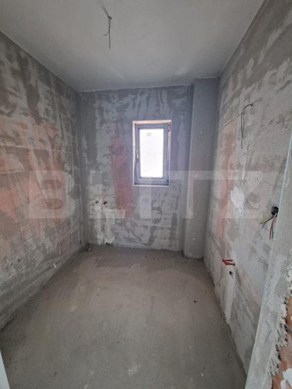 Apartament cu 6 camere semidecomandat în Florești