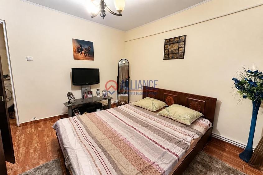 Apartament cu 3 camere decomandat în Casa de Cultură