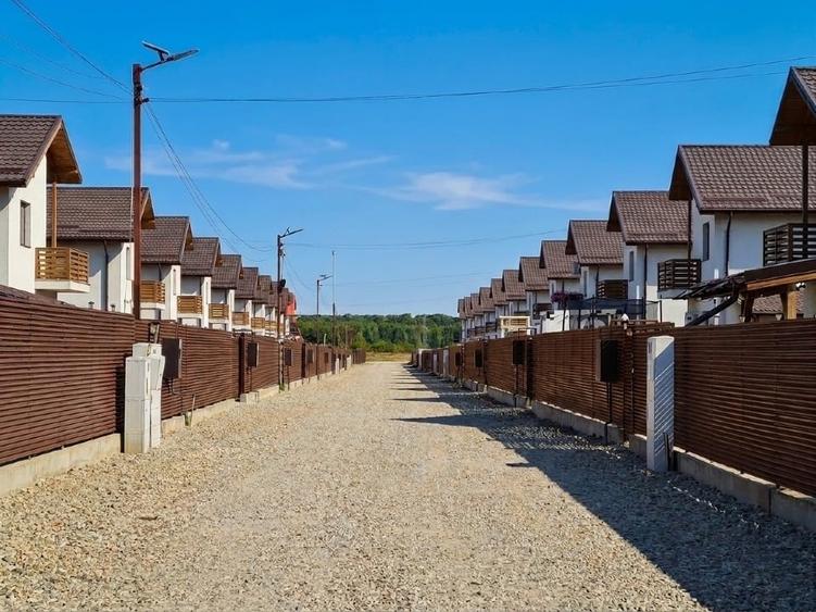 Casă individuală cu 4 camere cu Canalizare în Săbăreni