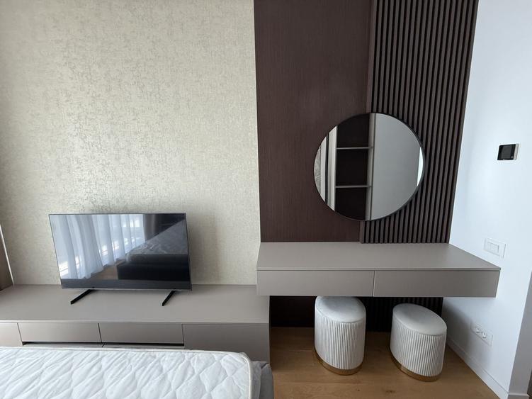 Apartament cu 3 camere semidecomandat, mobilat în Nord