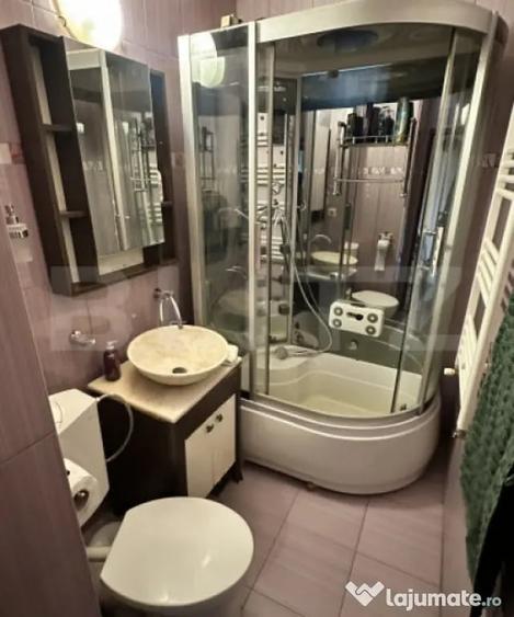 Apartament cu 3 camere semidecomandat în Cetate