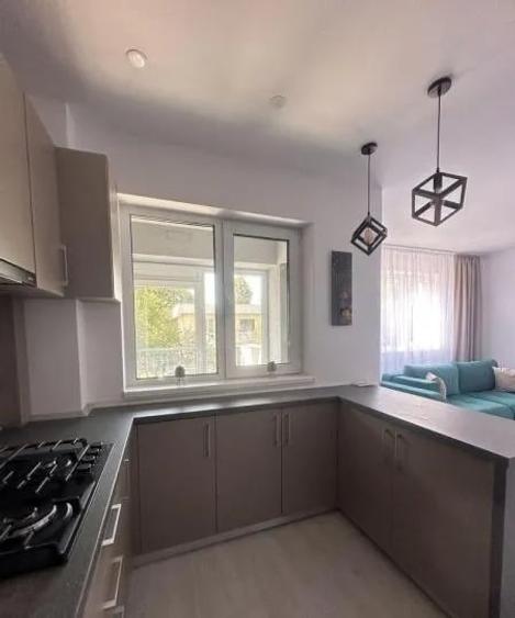 Apartament cu 2 camere semidecomandat, mobilat în Berceni