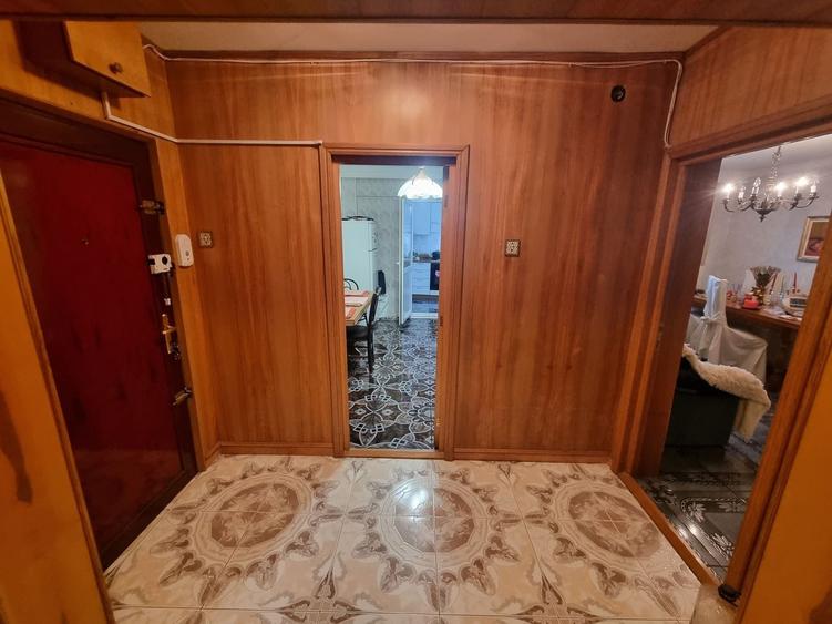 Apartament cu 4 camere decomandat, mobilat în Faleza Nord