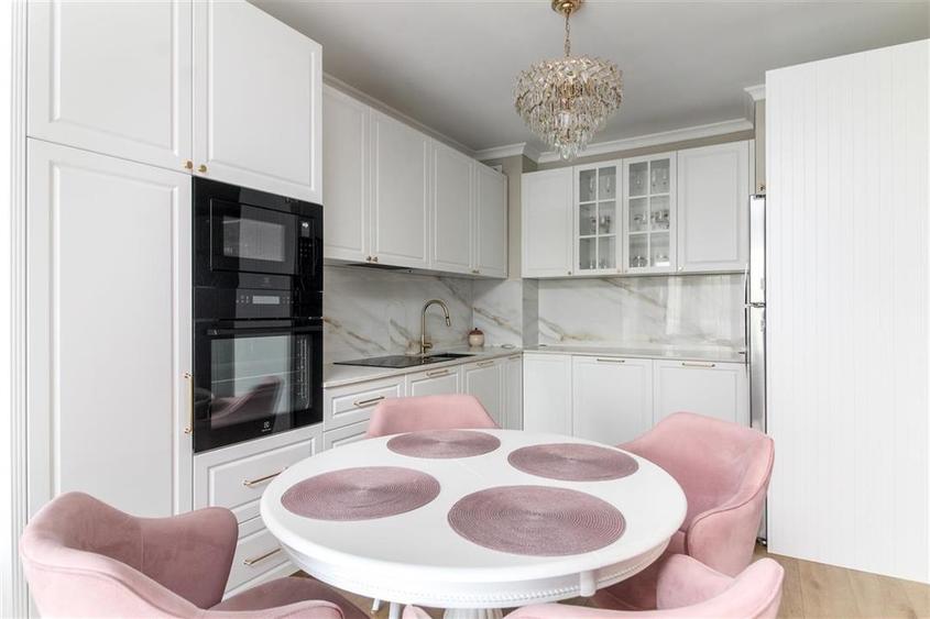 Apartament cu 3 camere semidecomandat în Gară
