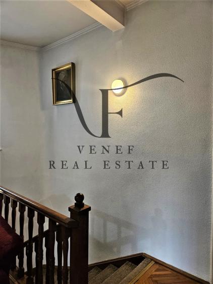 Casă individuală cu 10 camere cu Teren 234 Mp în Barbu Văcărescu