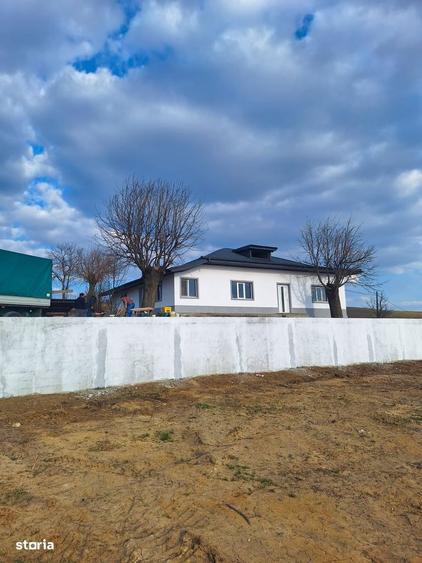Teren de 7000 mp, în Solești