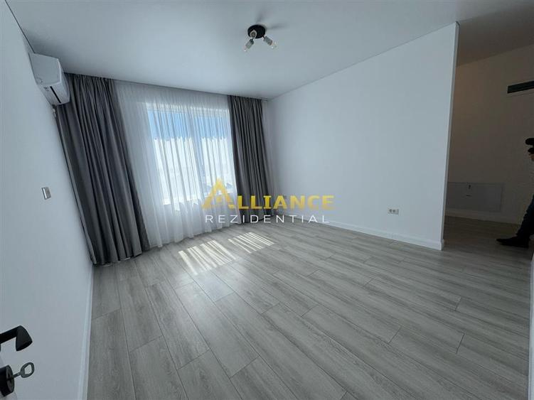 Penthouse cu 3 camere decomandat în Apărătorii Patriei