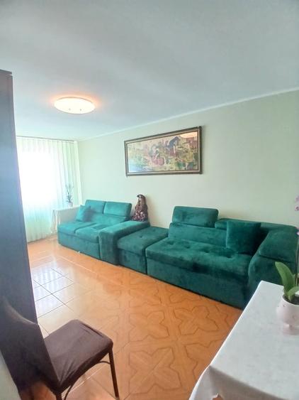 Apartament cu 3 camere decomandat în Apărătorii Patriei