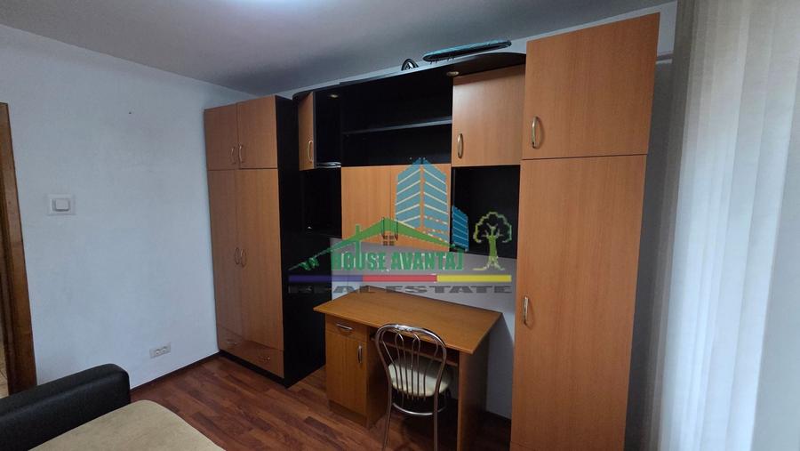 Apartament cu 3 camere decomandat în Brăilei