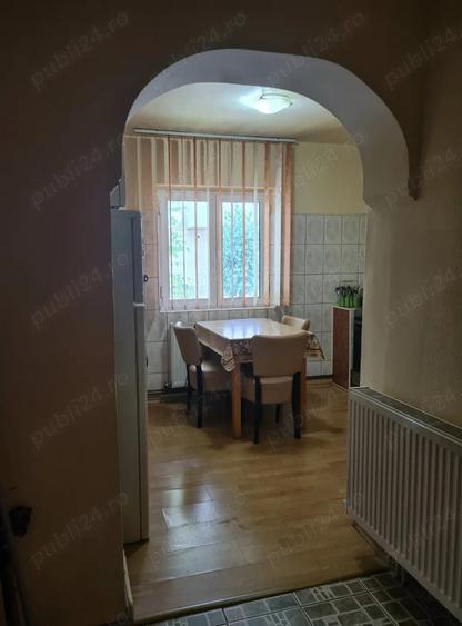 Apartament cu 3 camere decomandat în Brezoi