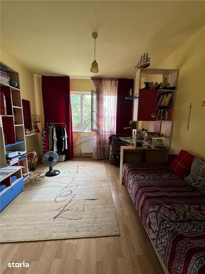 Apartament cu 4 camere în Tătărași
