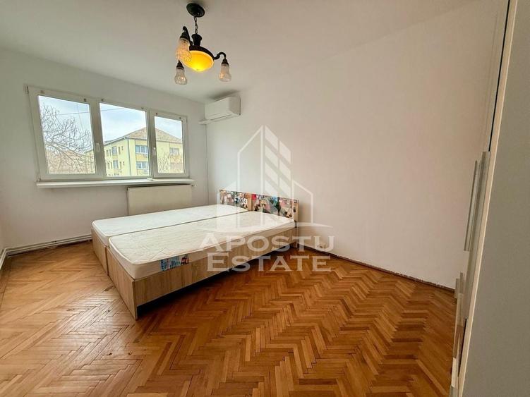 Apartament cu 4 camere semidecomandat, mobilat în Gheorghe Lazăr